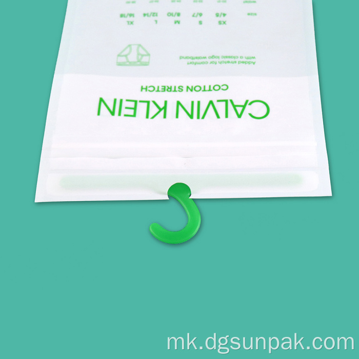 прилагодена пластична кеса за пакување бебешка облека со кука